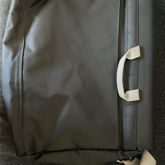 ⭐️ Firm Price ⭐️ New without tags Skyway messenger laptop bag - Picture 5 of 7